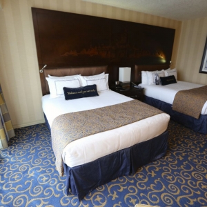 Disneyland-Hotel-Standard-Room-28